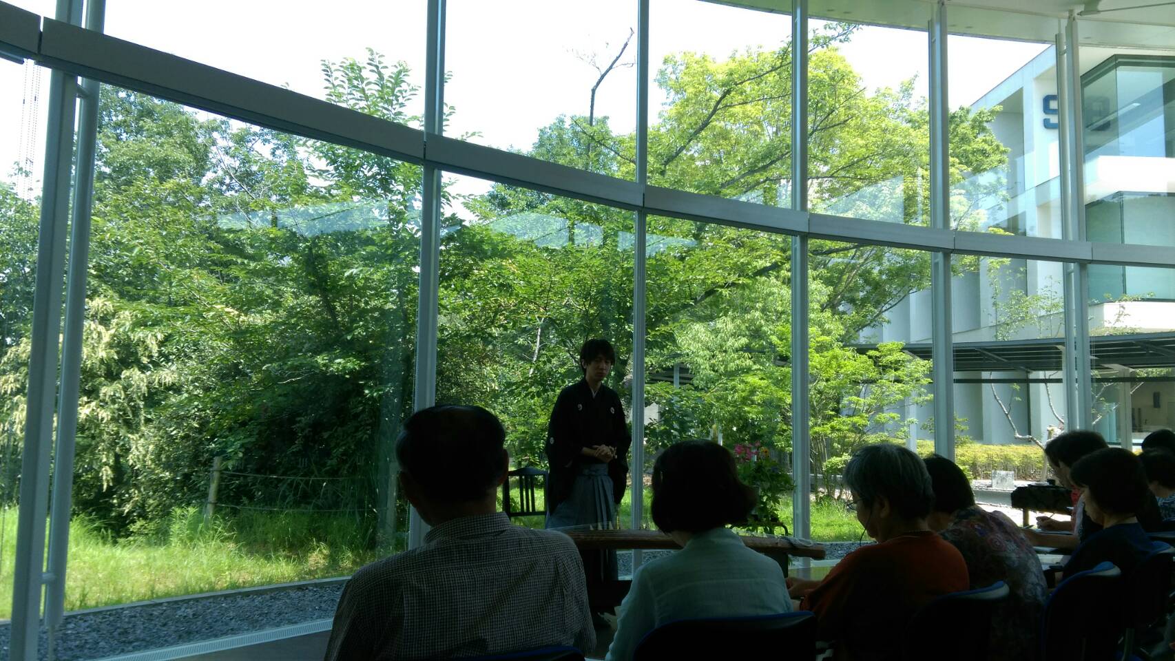 中畝先生公開講座での演奏